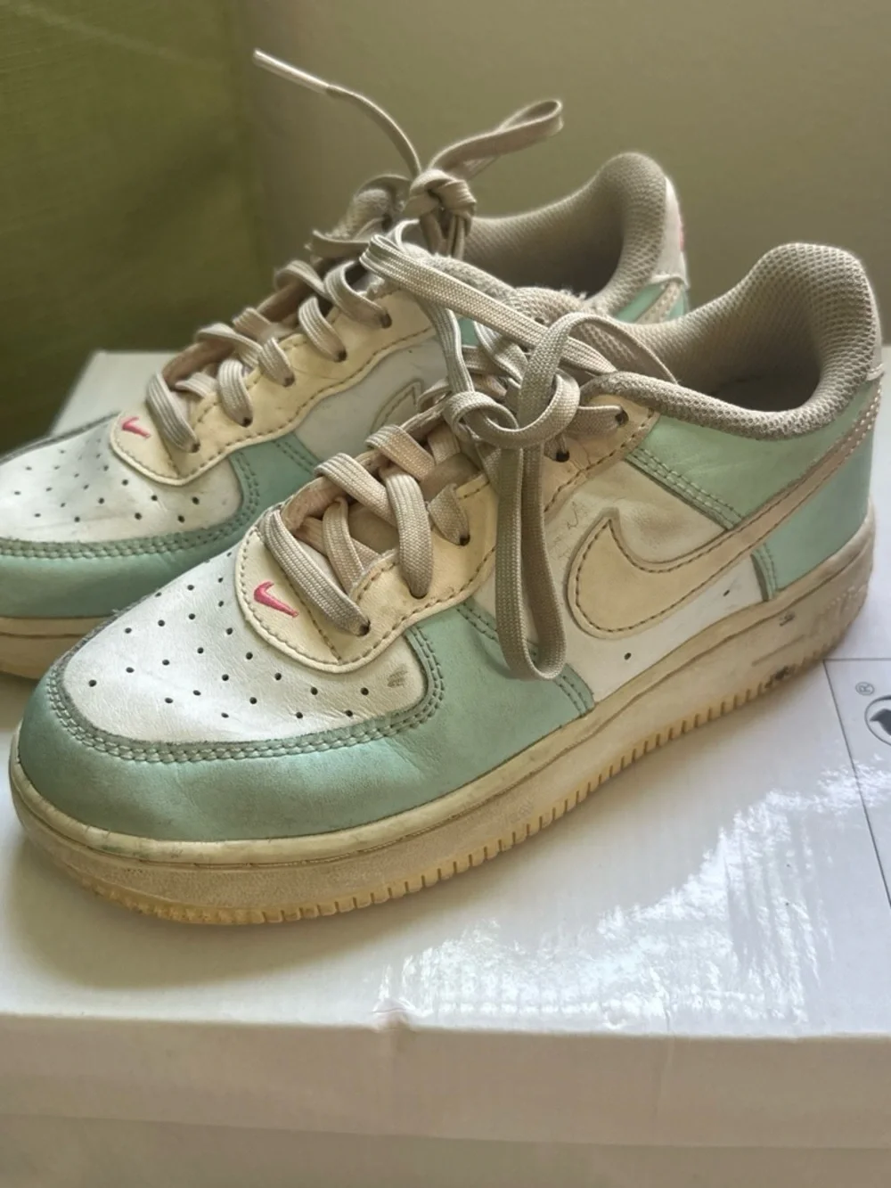 Nike Kids Low-Top Sneakers in Mint Green, White & Pink Accent